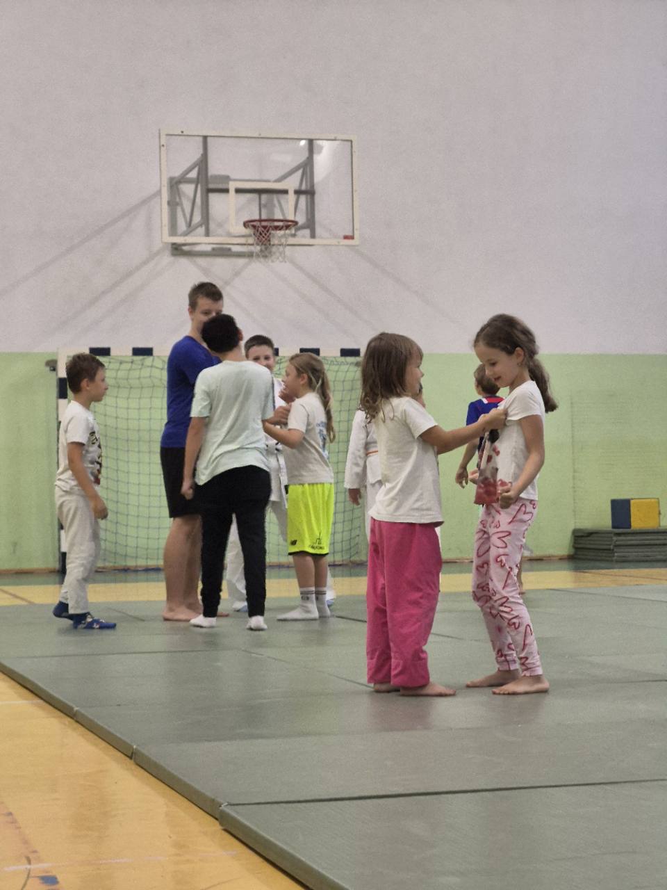 Czy wiesz, że obserwacje rodziców są ważną częścią rozwoju dziecka? - zdjęcie poglądowe z treningu RAIMEI
